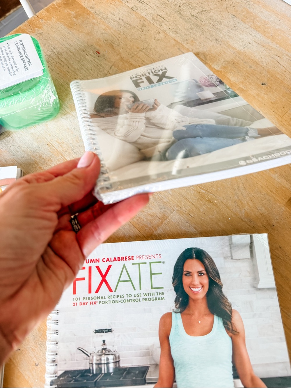 Beachbody Fixate Cookbook +
Containers - Picture 4 of 8